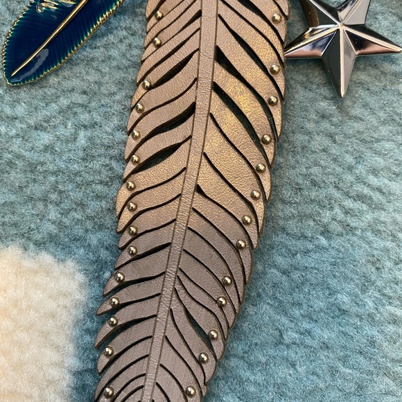 Coach Feather Star Gold Keychain with Stars - Picture 6 of 7